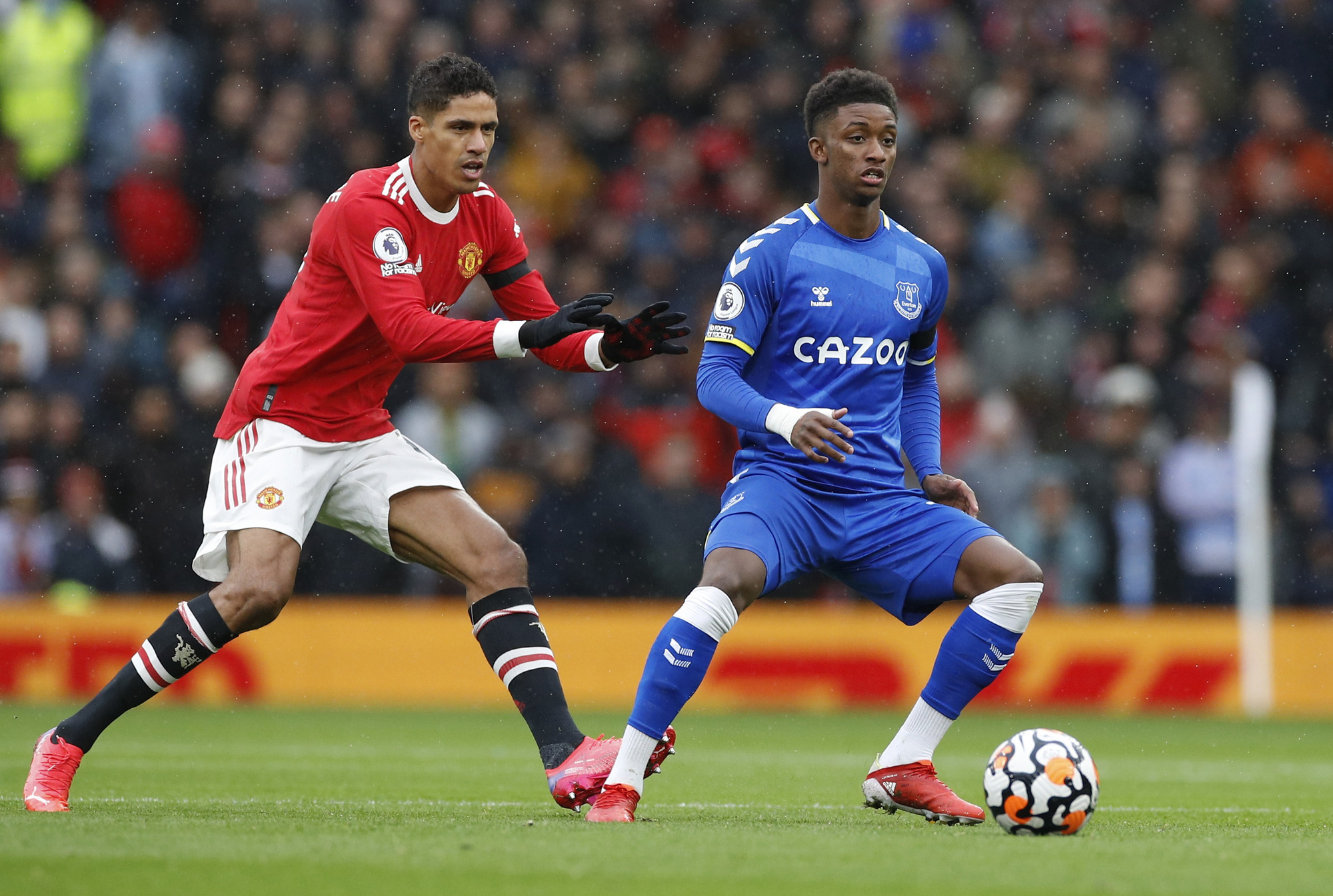 Trung vệ Raphael Varane cân nhắc treo giày vĩnh viễn - Ảnh 1.