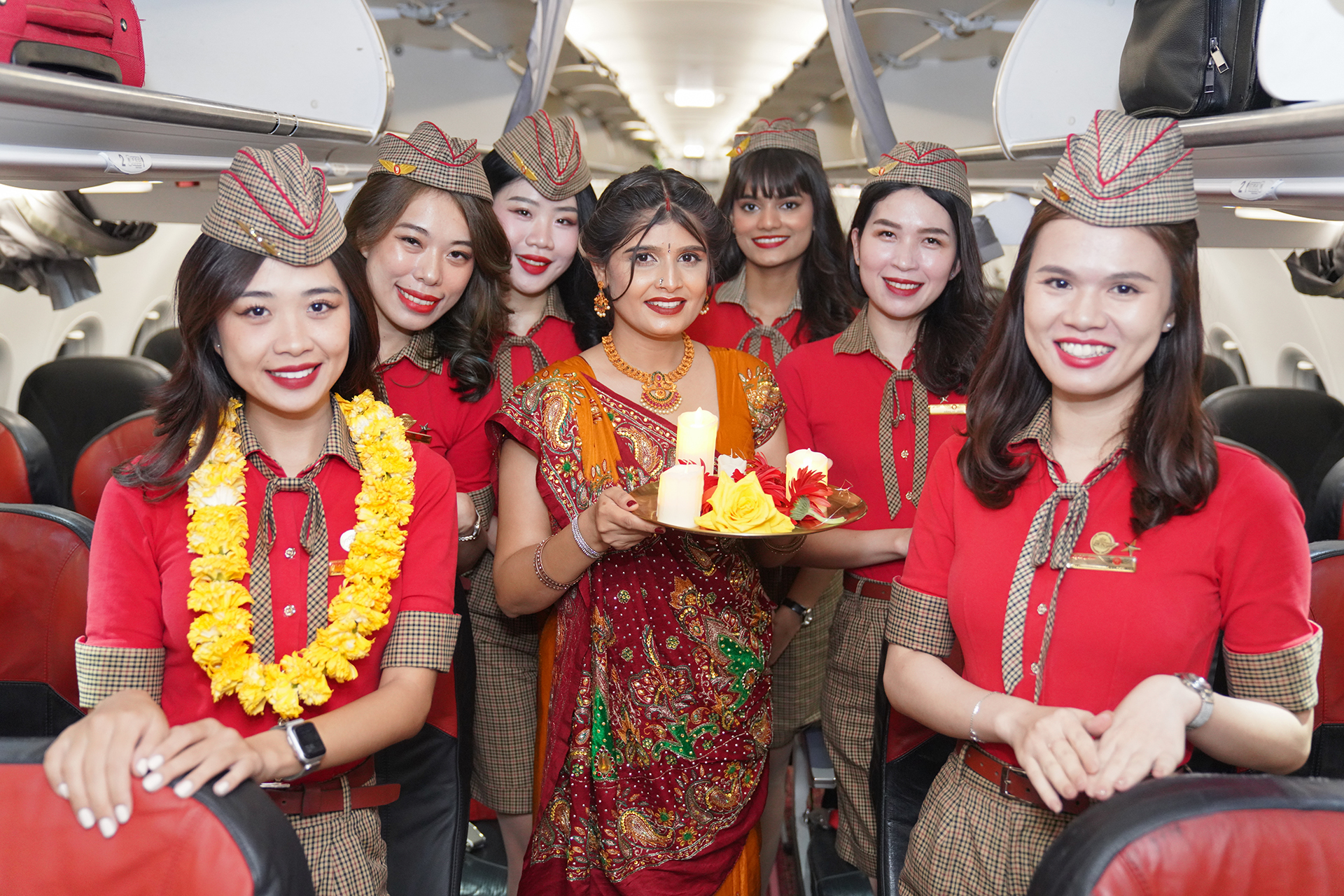 Đón lễ hội Diwali cùng Vietjet: Niềm vui ngập tràn, nhận quà ý nghĩa- Ảnh 8.