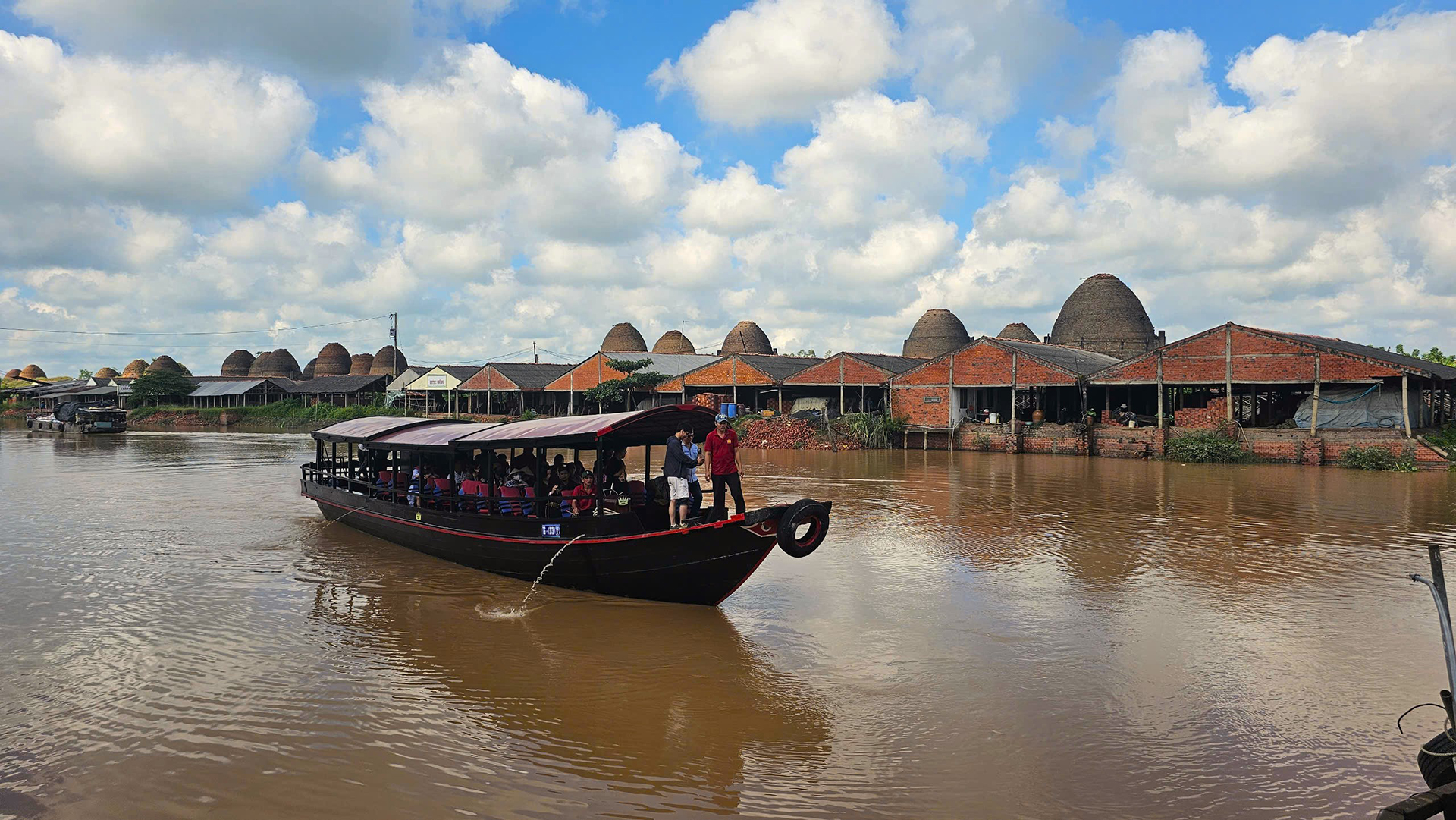 Để ‘vương quốc’ gạch gốm Mang Thít trở thành điểm đến trên bản đồ du lịch- Ảnh 4.